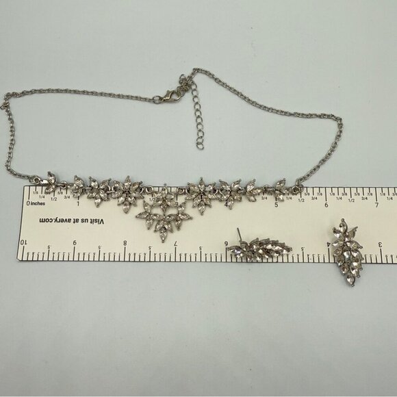 Elegant Silver Floral Necklace and Earring Set - Picture 8 of 10